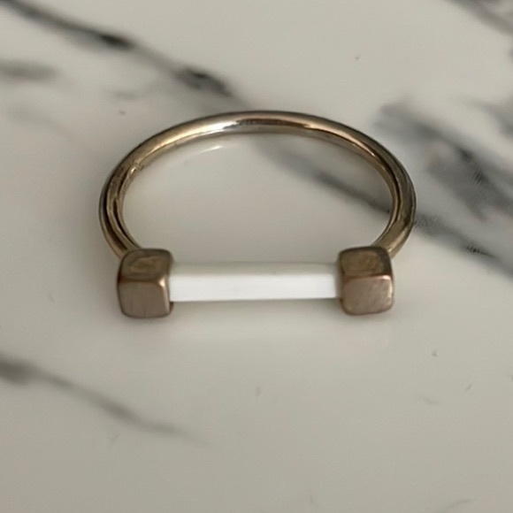 White and gold ring - Picture 2 of 2